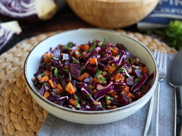 Recept Lins-, butternut-, rödkåls-, rödbets- och persiljesallad (perfekt för höst/vinter)