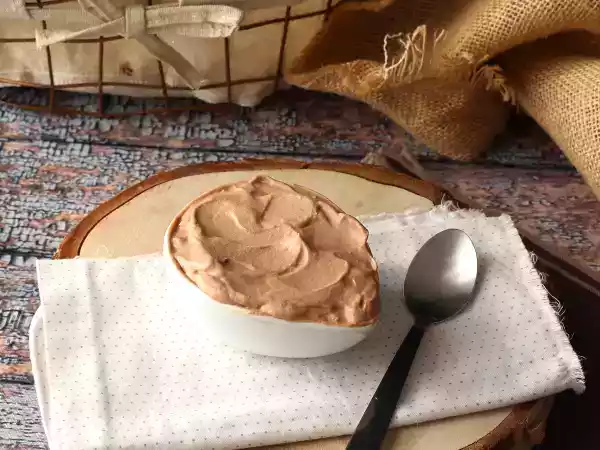 Recept Nutella-grädde, perfekt för att toppa tårtor och lagerkakor