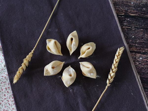 Recept Hur man gör hemlagad pasta: sorpresine, vackra små pastasorter