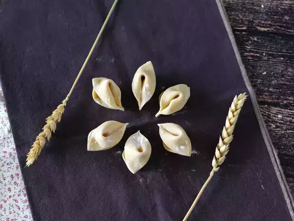Recept Hur man gör hemlagad pasta: sorpresine, vackra små pastasorter