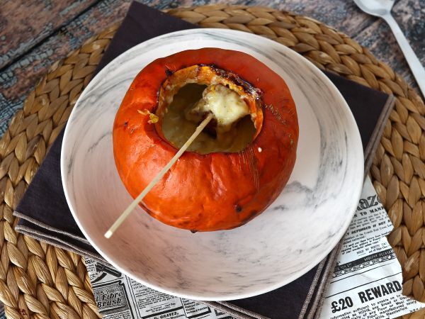 Recept Höstlig reblochon-fondue i en pumpa!
