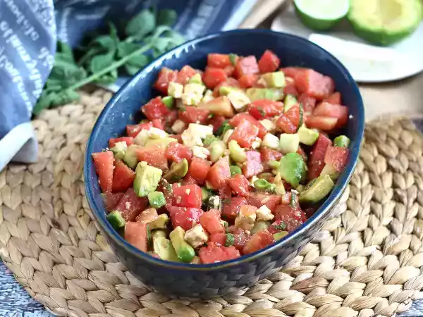 Recept Vattenmelon-, fetaost-, avokado- och gurksallad: extra fräsch!