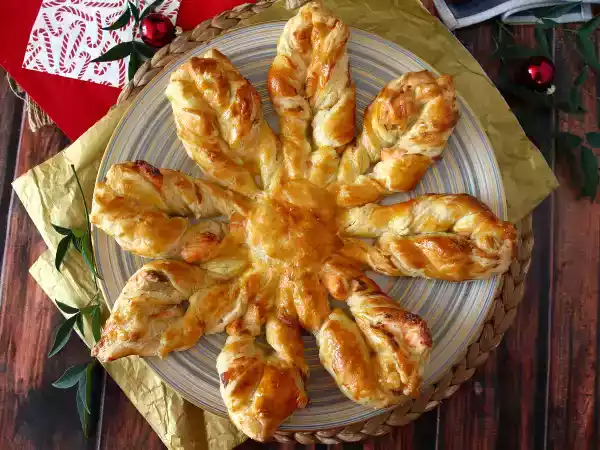 Recept Flakigt bakverk med lax och färskost, perfekt för att njuta av som aperitif