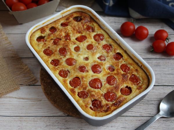 Recept Kryddig clafoutis med körsbärstomater och tonfisk