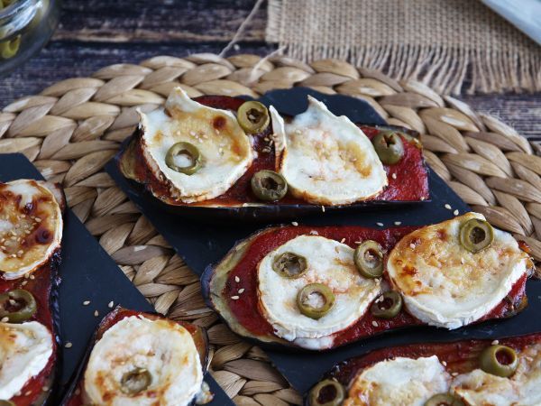 Recept Auberginetoast med tomat- och getostcoulis