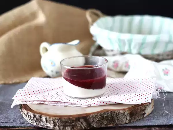 Recept Panna cotta med bärcoulis