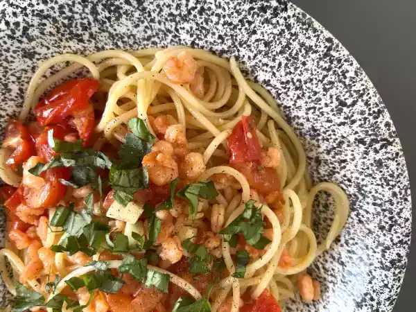 Recept Spaghetti med räkor och körsbärstomater, ett snabbt recept på en god huvudrätt
