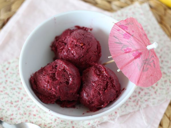 Recept Vegansk röd fruktglass: superlätt bananglass att göra!