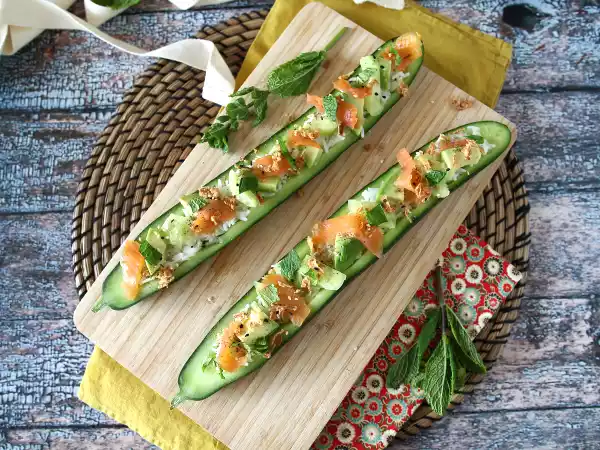 Recept Gurka med ris, rökt lax, avokado och mynta