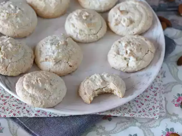 Recept Amaretti, italienska mandelgodis som passar perfekt till kaffe!