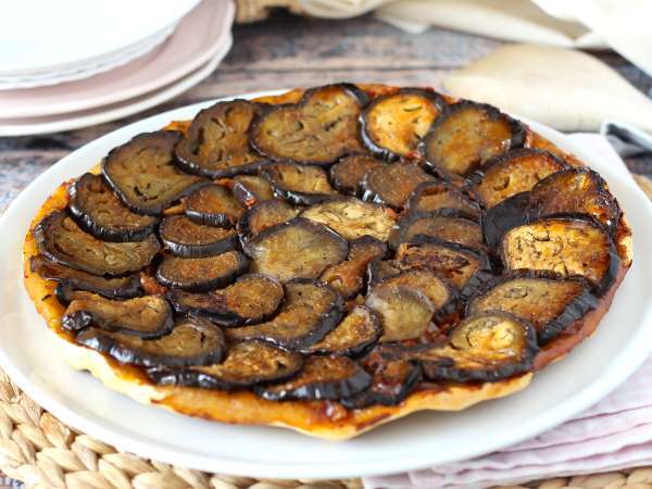 Recept Aubergine tarte tatin: en smakrik version att dö för!