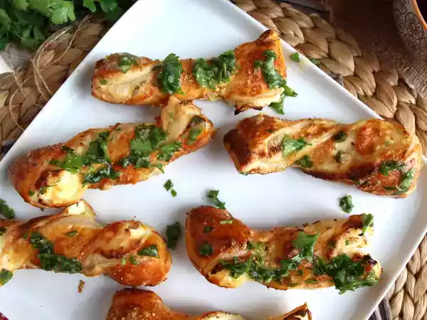 Recept Smördegssnurror med ost och persilja: ett måste till aperitifen