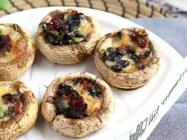 Recept Fyllda och bakade champinjoner (en bra idé för aperitif)