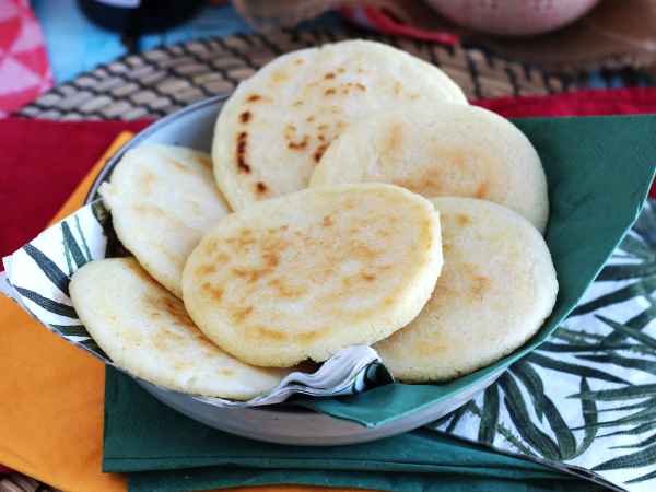 Recept Venezuelanska arepas, glutenfria brödrullar gjorda på bara 3 ingredienser