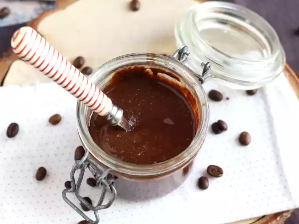 Recept Äntligen en pålägg för kaffeälskare! med choklad och hasselnötter