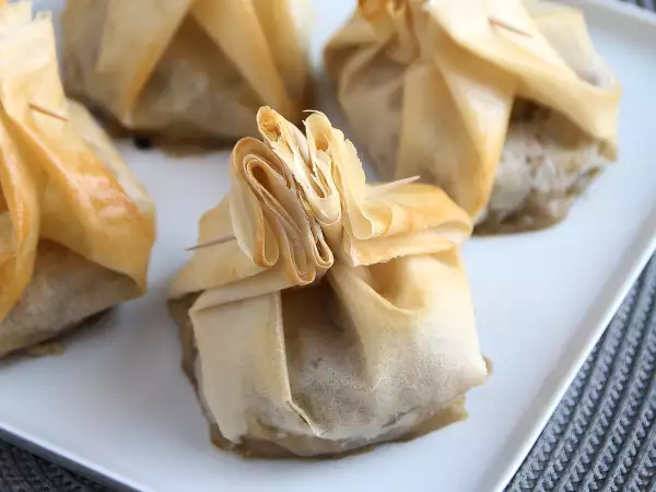 Recept Extra krispiga knyten med champinjoner, brieost och päron
