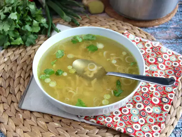 Recept Asiatisk kycklingsoppa, mycket smakrik och tröstande
