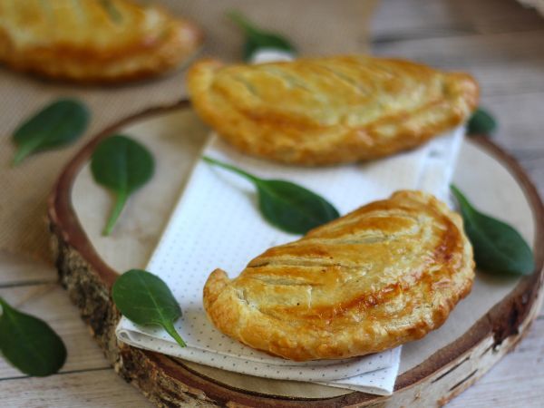 Recept Fyllda smördegsvändor med champinjoner och spenat