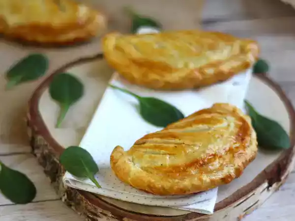 Recept Fyllda smördegsvändor med champinjoner och spenat