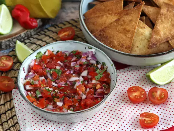 Recept Pico de gallo och hemlagade tortillachips