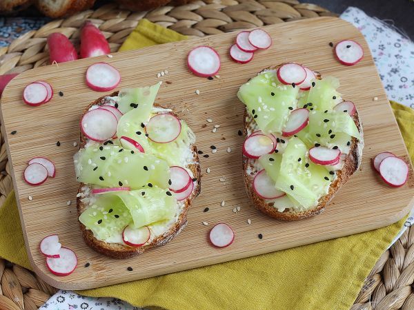 Recept Smörgåsar med färskost, gurka och rädisor