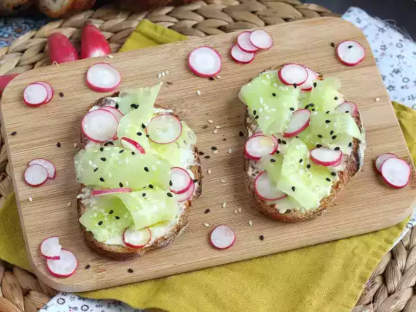 Recept Smörgåsar med färskost, gurka och rädisor
