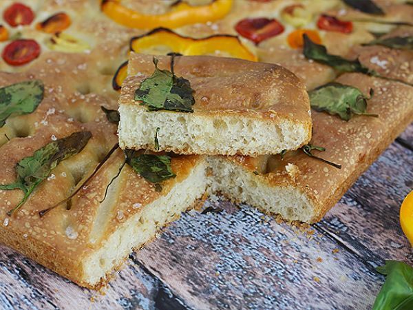 Recept Focaccia med blommor - focaccia konst
