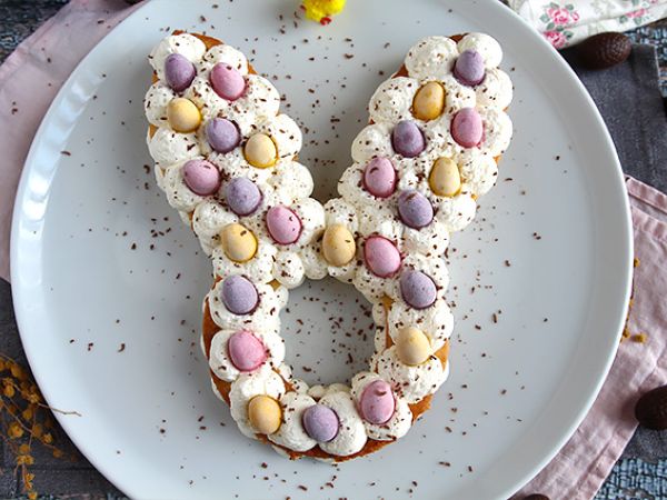 Recept Tårta med påskägg och kanin