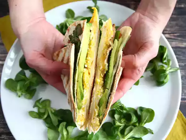 Recept Grillad wrap i brunchstil - tortilla wrap hack