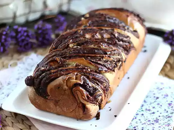 Recept Babka brioche med choklad och hasselnötter