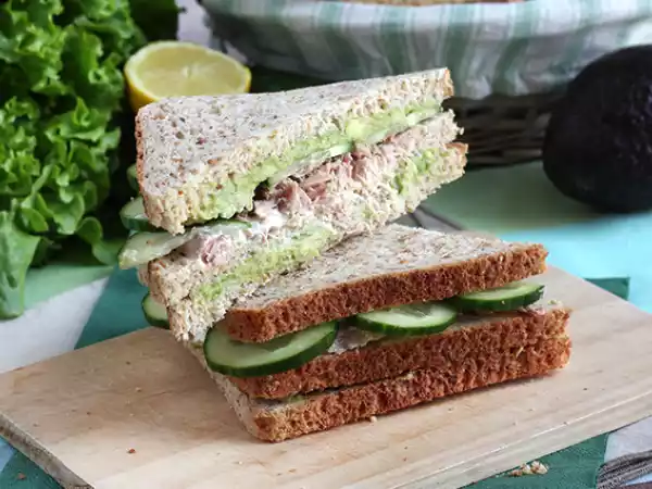 Recept Club sandwich med tonfisk och avokado