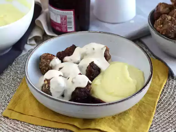 Recept Ikea köttbullar med vit sås