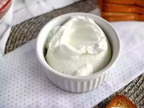 Recept Hemlagad gräddost (philadelphia-typ) med 2 ingredienser