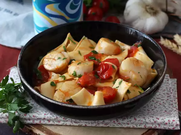 Recept Pasta med pilgrimsmusslor, en elegant förrätt med skaldjur