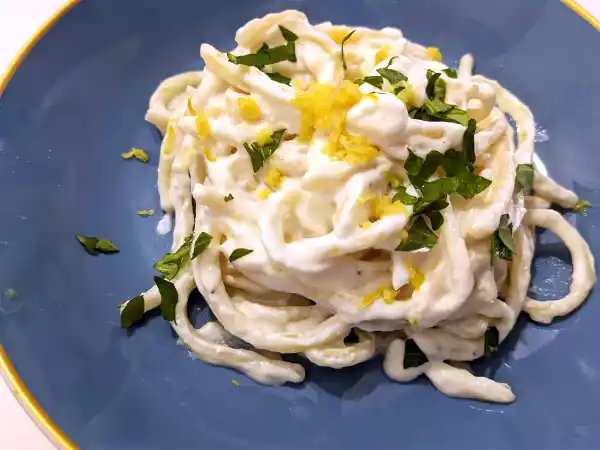 Recept Pasta med ricotta och citron, en delikat första rätt som är mycket lätt att förbereda!