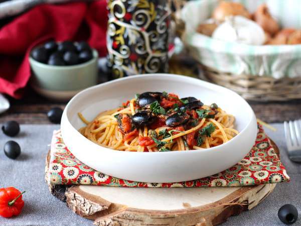 Recept Spaghetti alla puttanesca, en snabb och välsmakande rätt