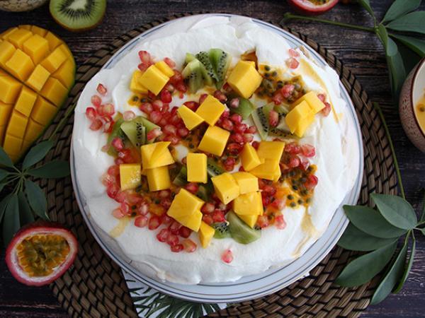 Recept Enkel pavlova med exotiska frukter
