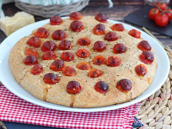 Recept Focaccia med körsbärstomater