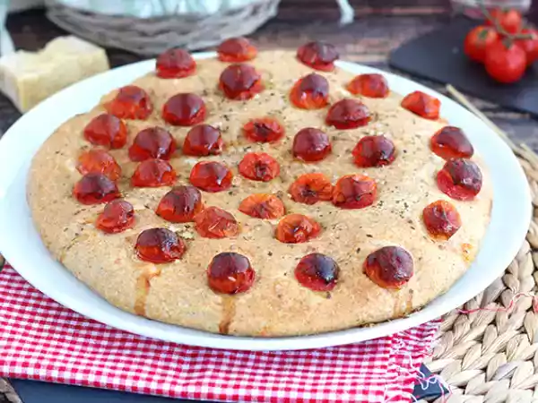 Recept Focaccia med körsbärstomater