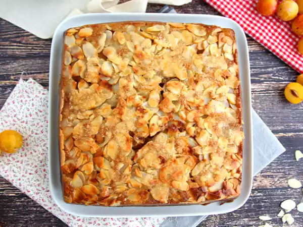 Recept Mirabell- och mandeltårta upp och ner