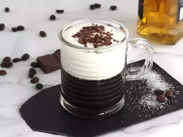 Recept Irish coffee (kaffe med whisky och vispgrädde)