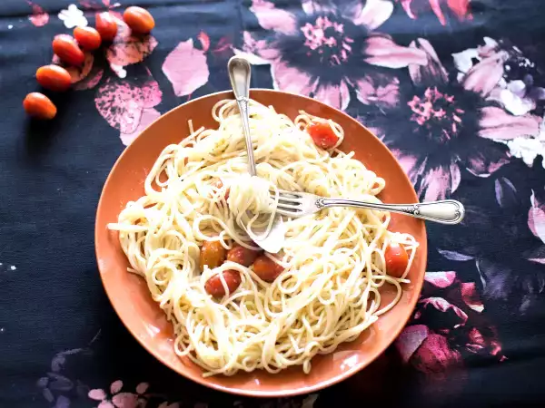 Recept Pasta med parmesan- och körsbärstomatsås