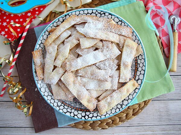 Recept Chiacchiere di carnevale - italienska bakade bugnes