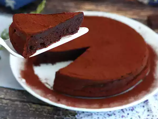 Recept Hemlagad chokladmousse-tårta