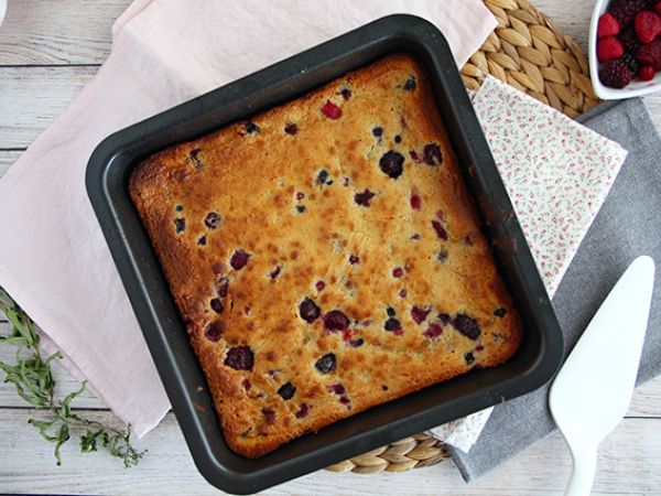 Recept Brownie med vit choklad och röda bär (blondie)