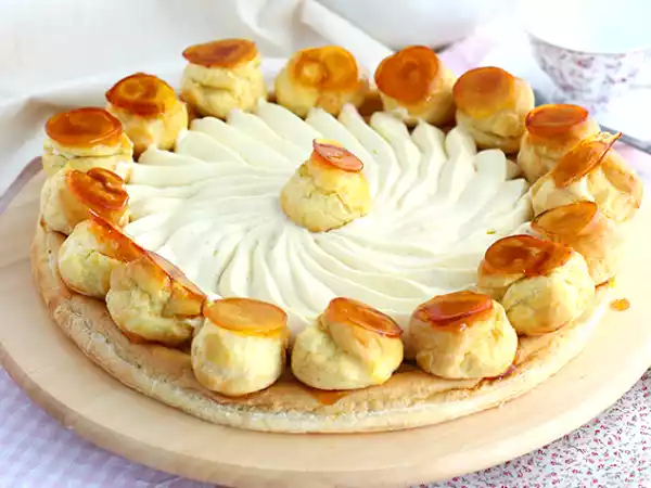 Recept Saint honoré-receptet förklaras steg för steg och i video