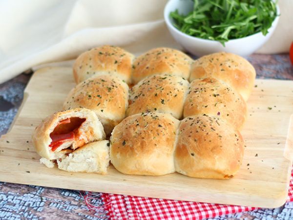 Recept Pizzabullar med fyllning av skinka och ost