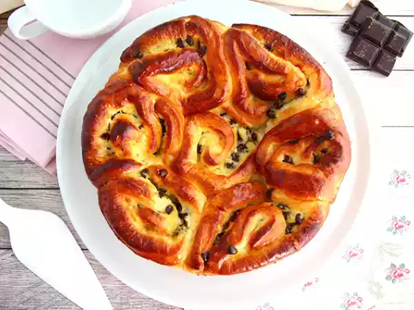 Recept Kinesisk brioche, fylld med vaniljkräm och chokladbitar