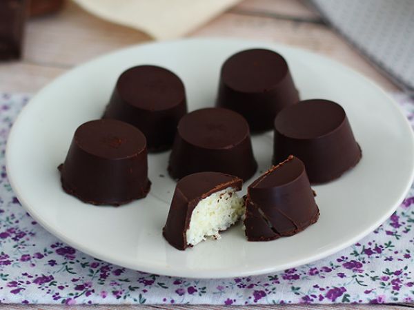 Recept Kokosfyllda praliner i bounty-stil