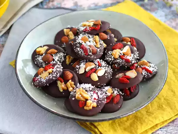 Recept Mendiants, choklad med torkad frukt